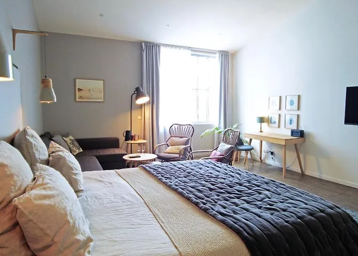 레 샹브르 드 렌프리머리 B&B 본느