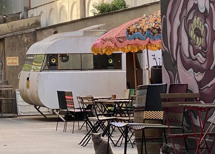 레 샹브르 드 렌프리머리 B&B 본느