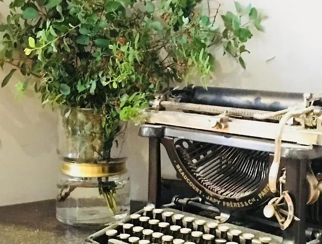 레 샹브르 드 렌프리머리 B&B 본느