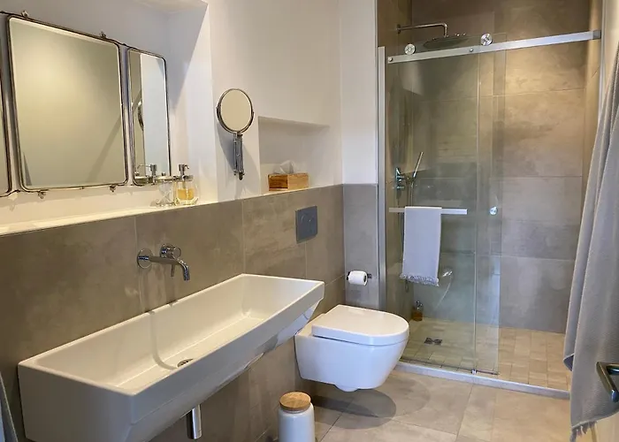 레 샹브르 드 렌프리머리 B&B 본느